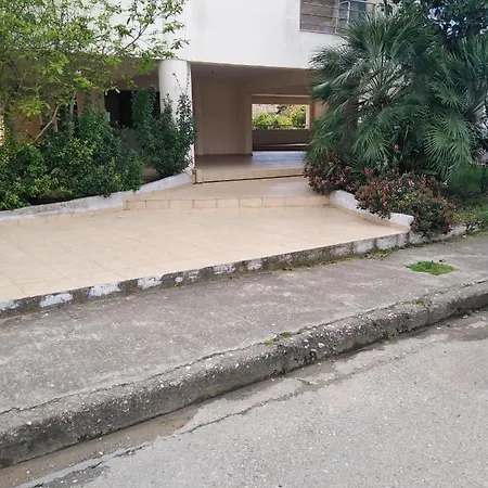 Hommie Apartment